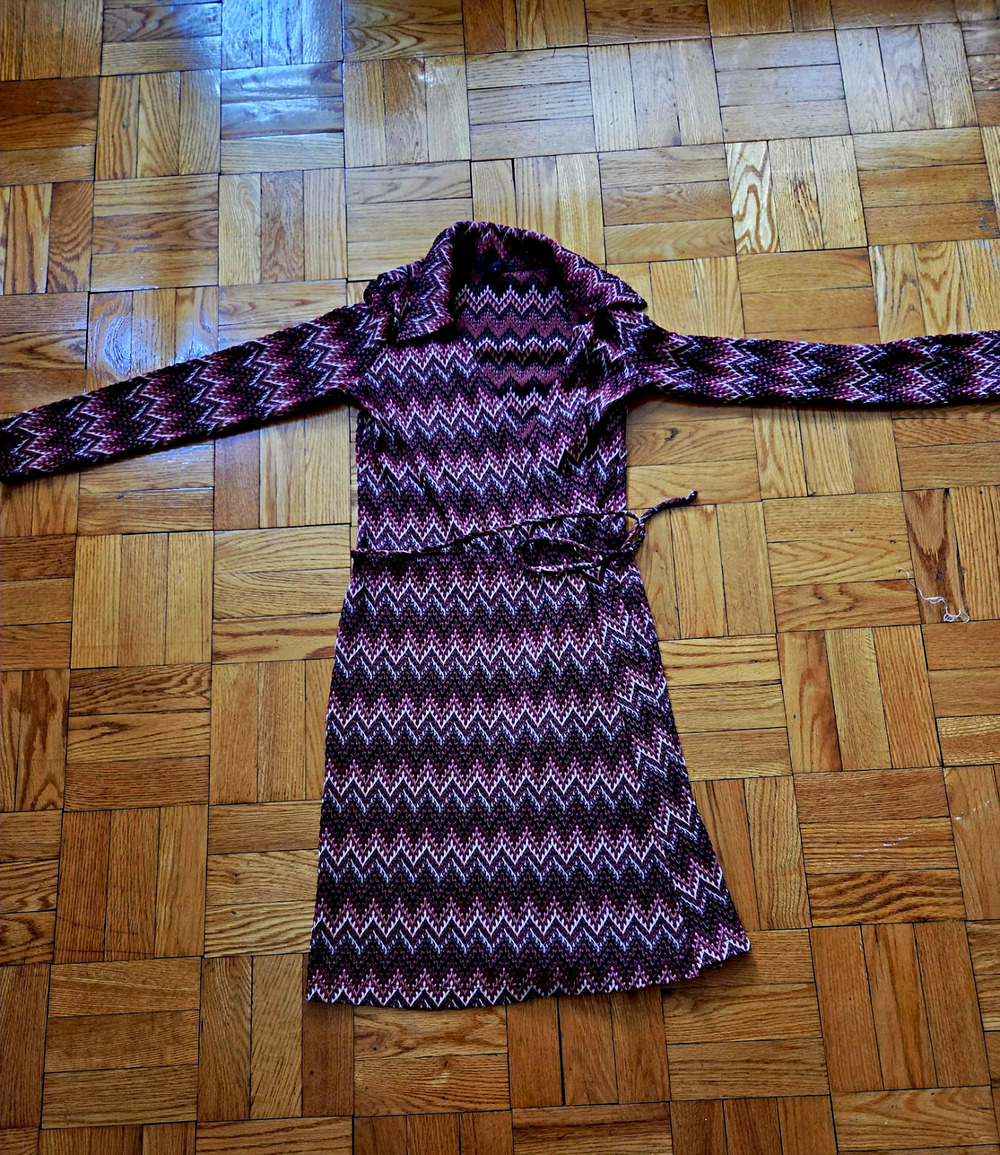 Sz S Burgundy Chevron Knit Wrap Dress Long Sleeve Tie Waist Stretch